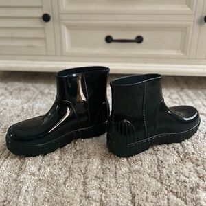 UGG DRIZLITA BLACK WATERPROOF RUBBER BOOT WOMEN’S SIZE 7